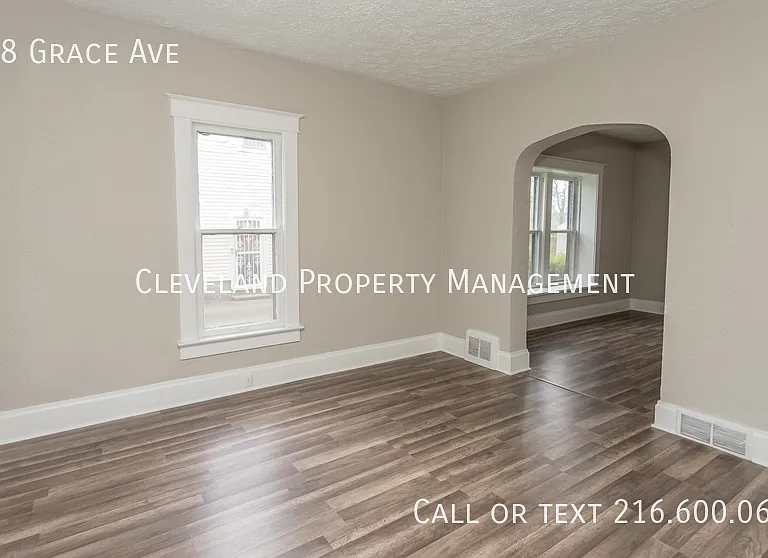 558 Grace Ave — Photo 20
