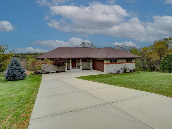 N9235 Cardinal Crest Ln, New Glarus, WI 53574