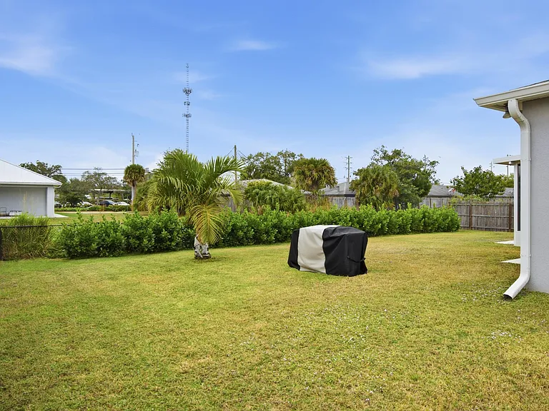 2220 SE Lucaya St — Photo 29