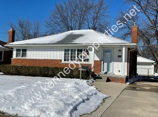 21101 Erben St, Saint Clair Shores, MI 48081