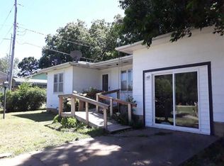 607 N 9th St, Perry, OK 73077