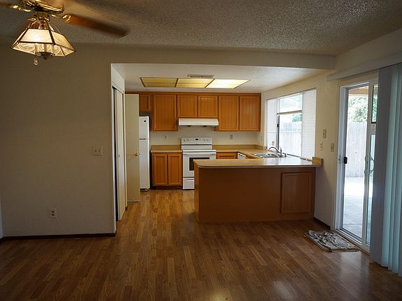 3rd image of 8349 Summer Creek Ct