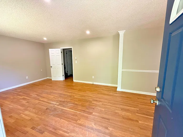 37 Carriage Dr — Photo 5