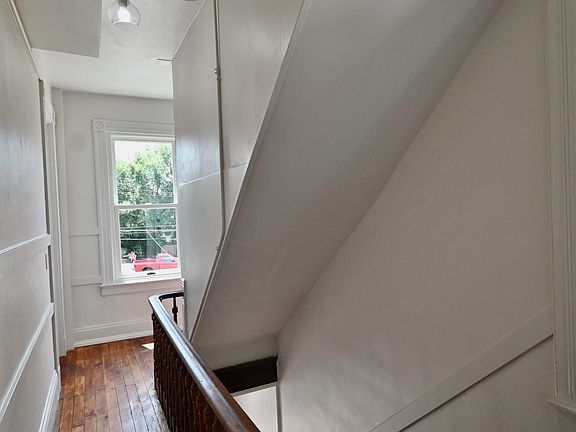 4th image of 709 Columbia St APT 5