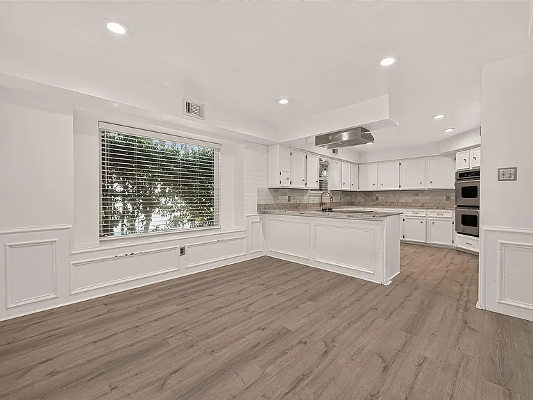 12619 Chriswood Dr — Photo 7