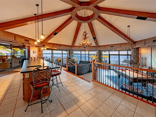 504 Sampan Dr, Tool, TX 75143