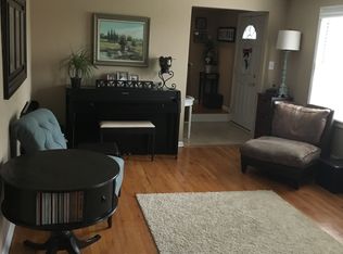 22 Eichelberger Dr, Coraopolis, PA 15108