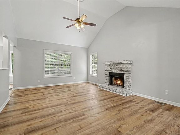 3rd image of 402 Eileen Cir