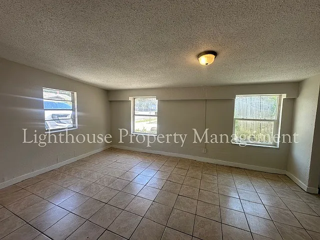 1490 W 33rd St — Photo 13