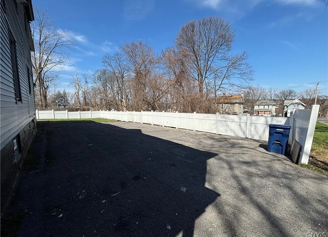 4 bed, 1000 sqft, $2,200 — Photo 4