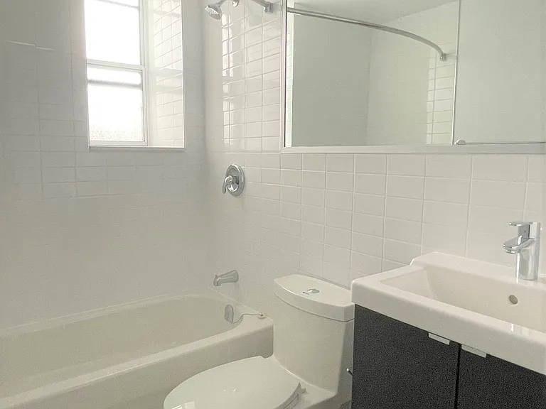 2901 Saint Clair Ave E — Photo 18