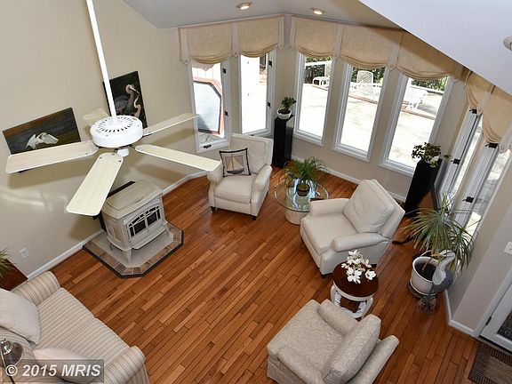 5th image of 136 Island View Dr