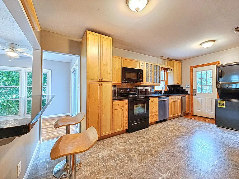 448 E Pharr Rd — Photo 4