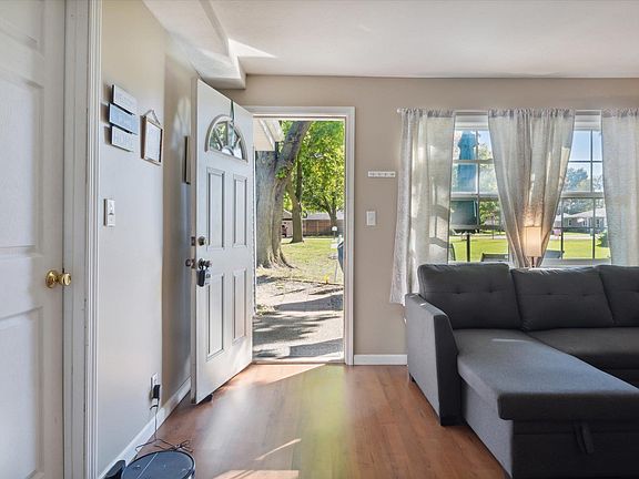4th image of 59679 Southfield Ave