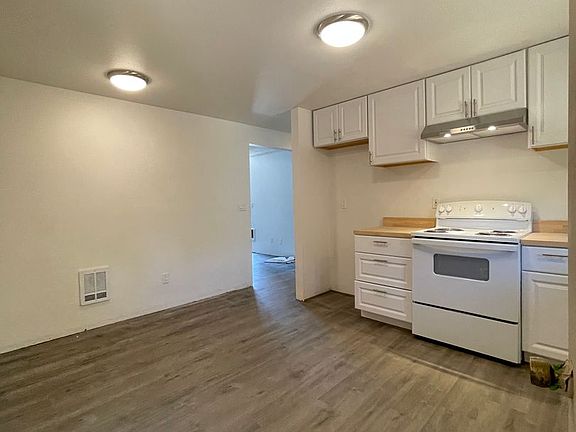 4th image of 17504 9th Ave E