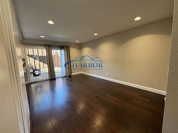 5th image of 1206 Westmont Dr