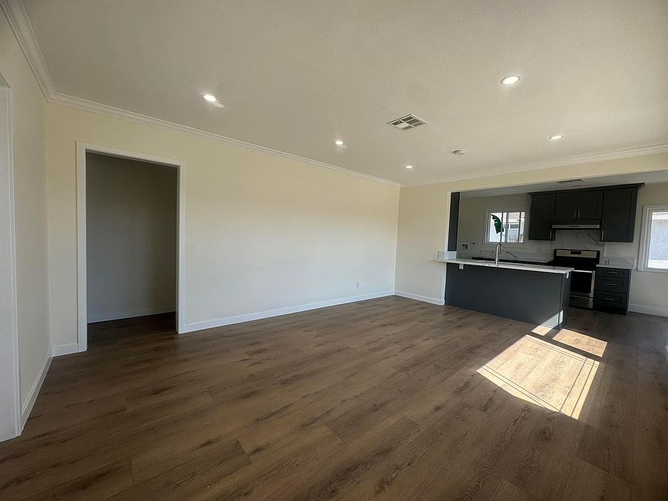 1st image of 8921 Acacia Ave