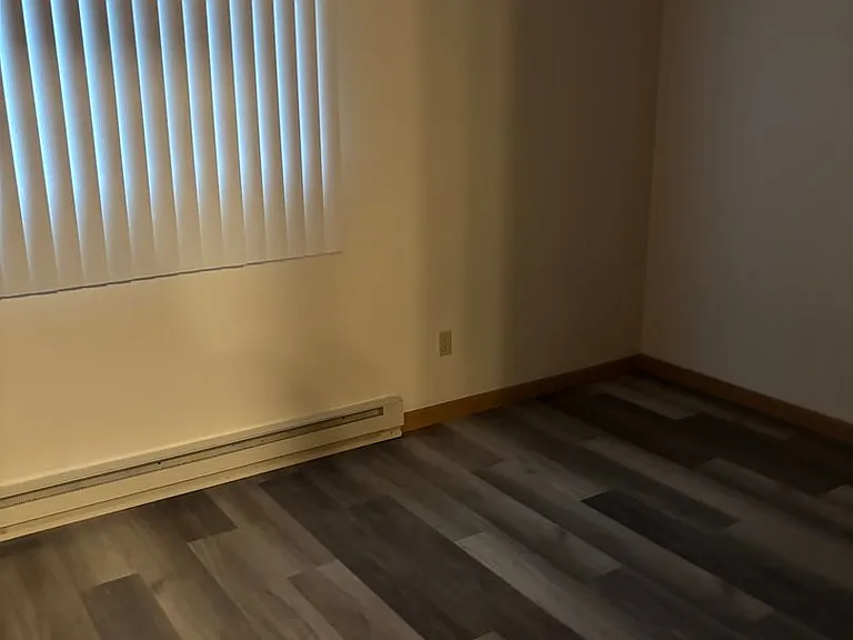 723 W Thorne St — Photo 1