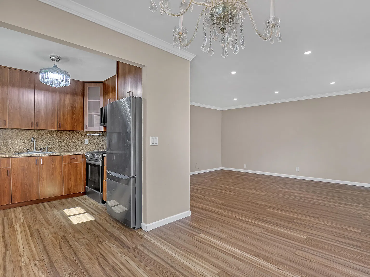 2 bed, 2.0 bath, 880 sqft, $1,500 — Photo 2