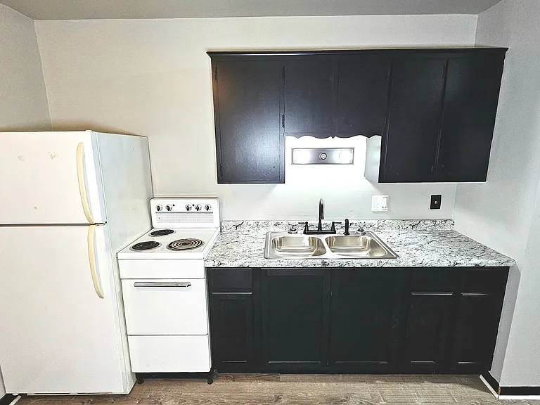 126 Poplar St — Photo 4