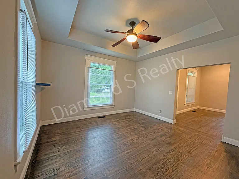 916 N Pickwick Ave — Photo 16