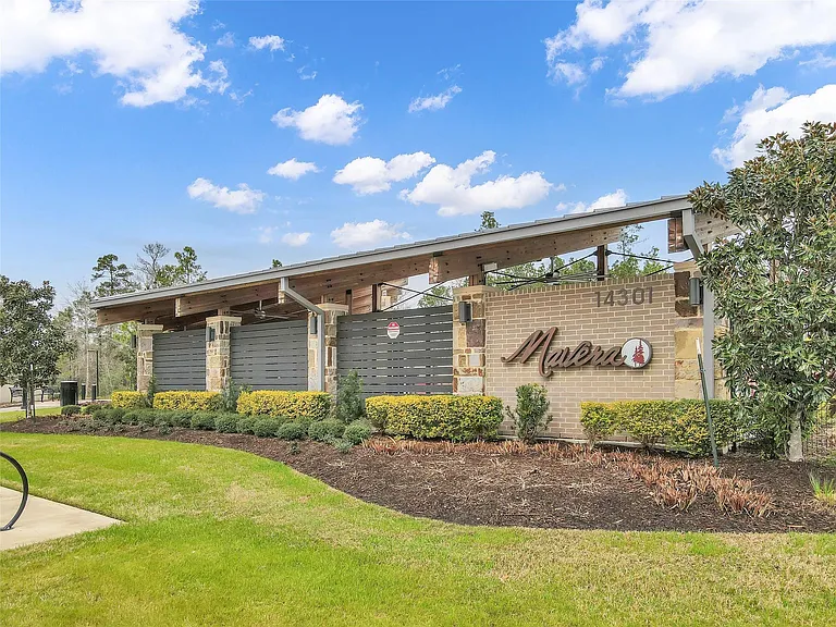 16435 Big Hickory Dr — Photo 40