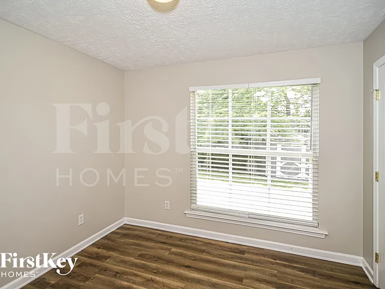 5048 Singing Hills Dr — Photo 13
