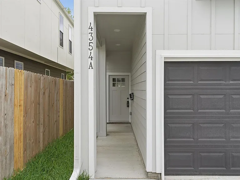 4354 Clover St #A — Photo 3