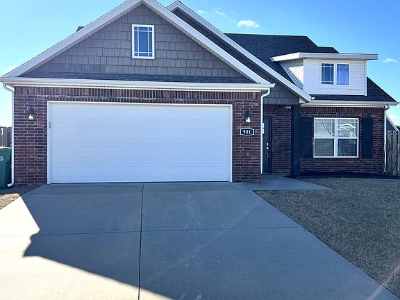 2nd image of 901 Sassafras Ln