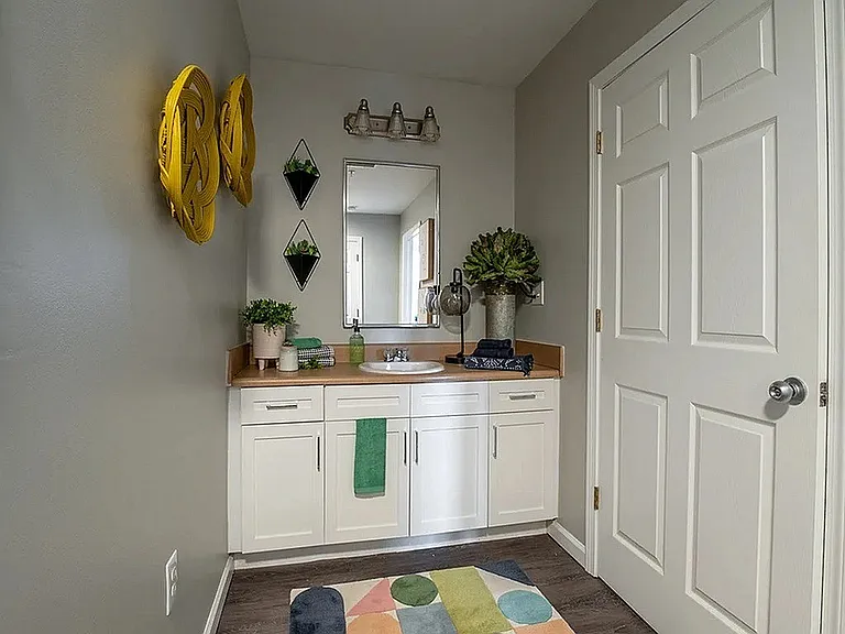 p1741637_photogallery_spinner-place-model-unit-18