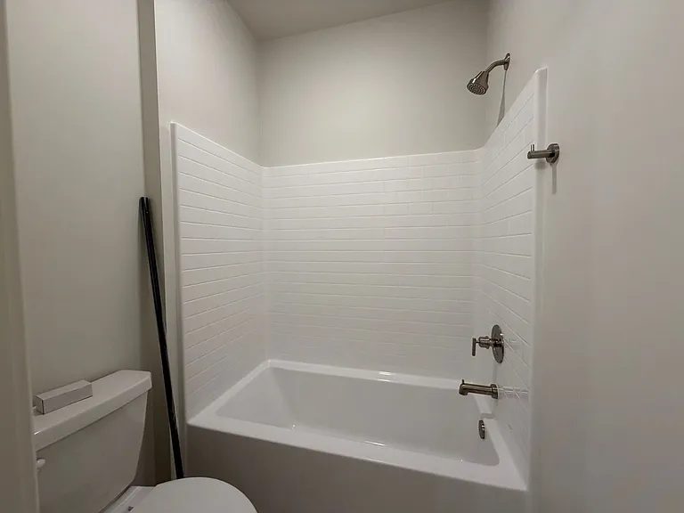 602 E Hemsworth Ln — Photo 26