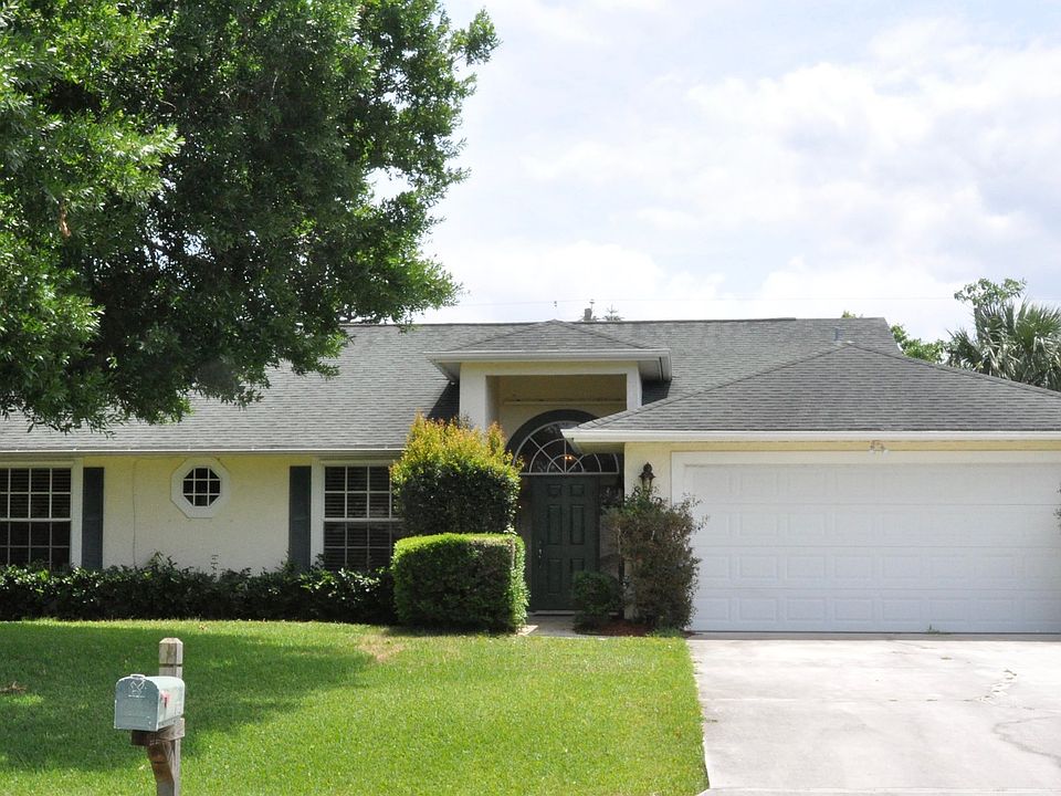 1st image of 812 SE Chaloupe Ave
