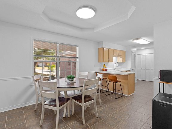 5th image of 193 Villacrest Dr