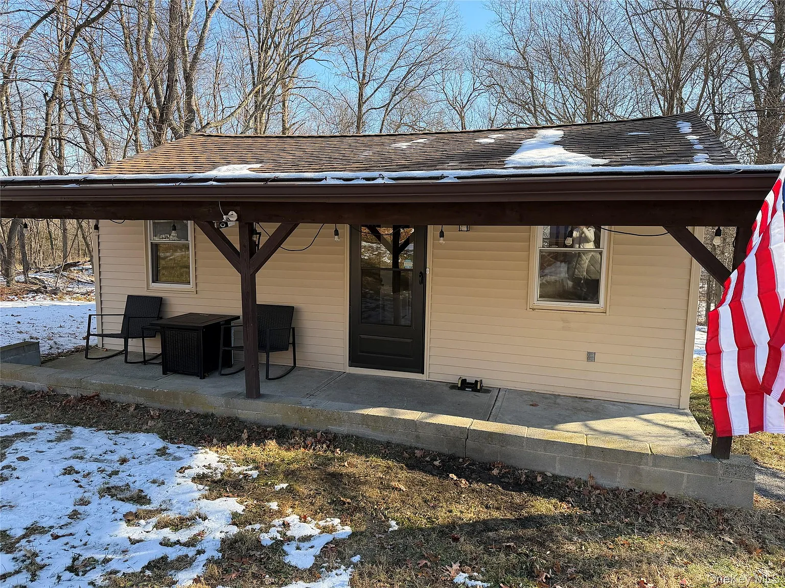 302 Lake Road photo 1