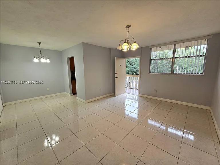 1475 NE 125th Ter #304-B — Photo 2
