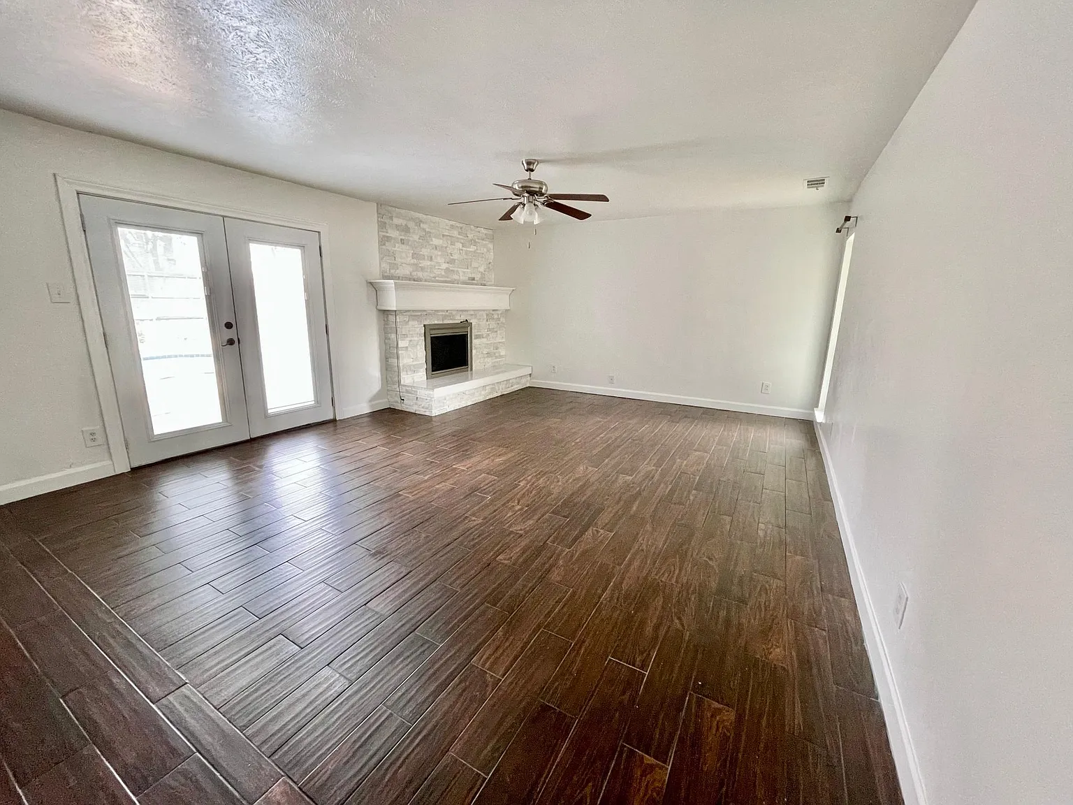 4 bed, 2155 sqft, $2,950 — Photo 3