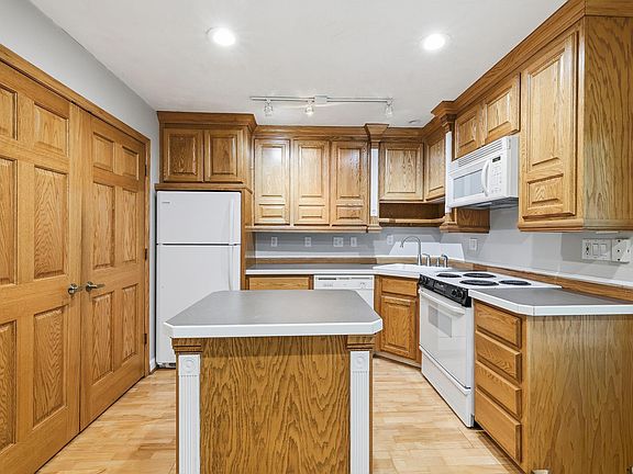 4th image of 6377 Barrie Rd