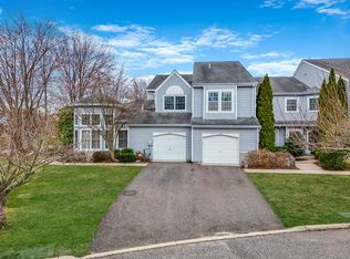 158 Lakebridge Dr N, Kings Park, NY 11754