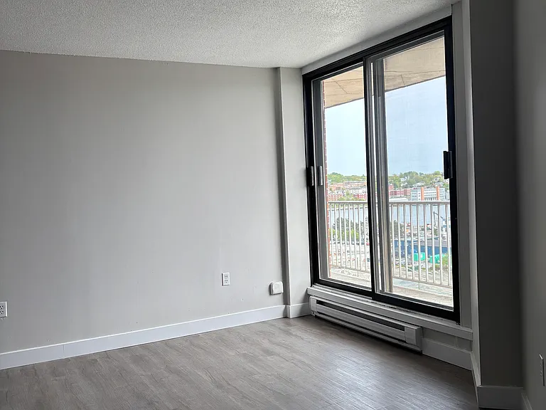 24 Dundas St #701 — Photo 3