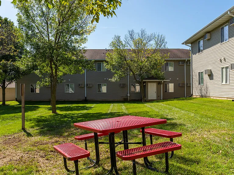 Ashford Apartments — Photo 12