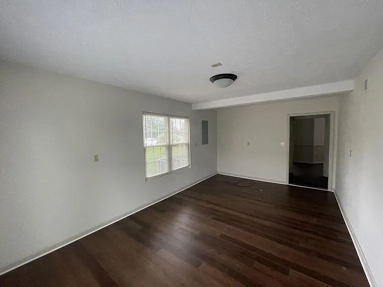 100 Coconut Grove Dr — Photo 7