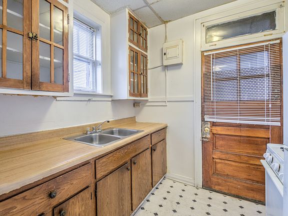 4th image of 4209 Ellenwood Ave APT 301
