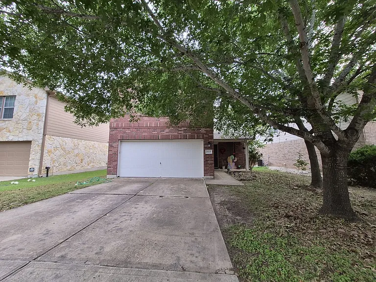 5825 Silver Screen Dr — Photo 2