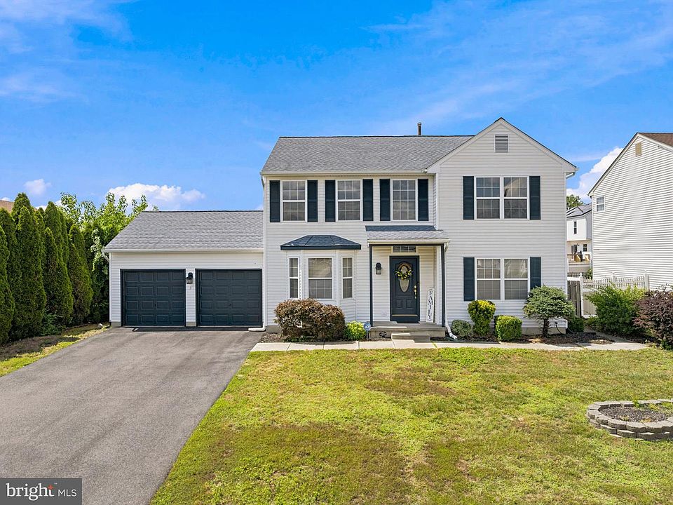1st image of 5 Mayflower Dr