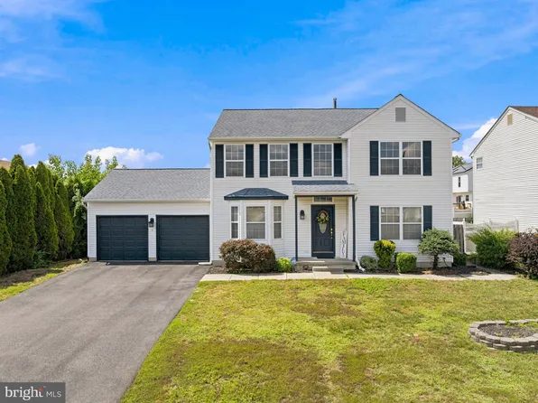 5 Mayflower Dr, Sicklerville, NJ 08081