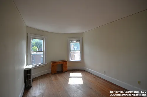 1589 Beacon St #9 Photo 1
