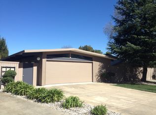 6489 S Land Park Dr, Sacramento, CA 95831