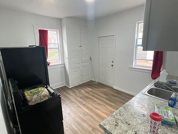 3rd image of 245 E 2nd St