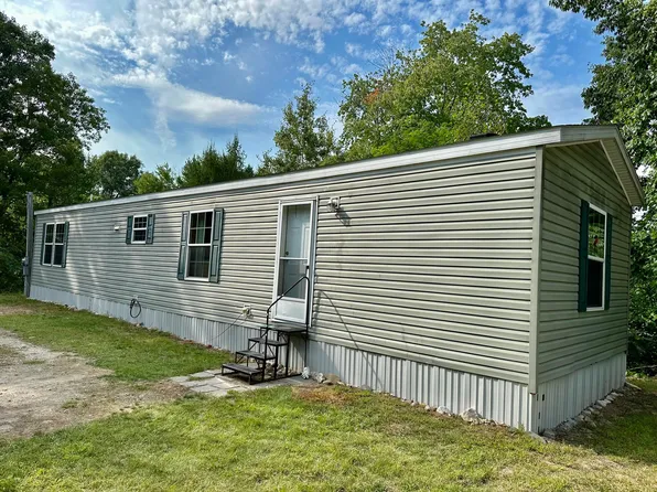 10554 W Kickland Rd, Greenville, MI 48838