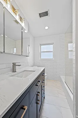 Rented by Poljan Properties Inc. | media 3